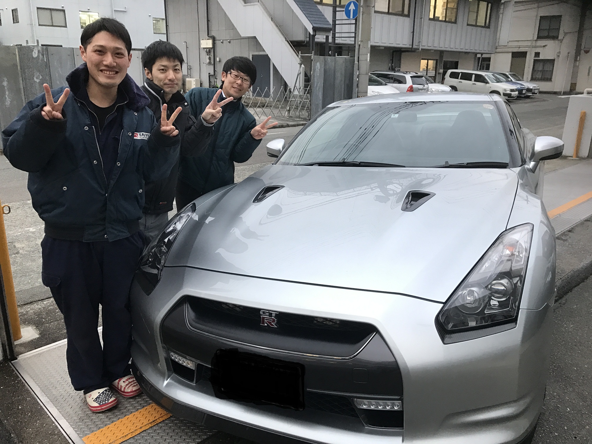 Gtrに乗って 卒業生が来てくれました 麻生工科自動車大学校 福岡の専門学校 麻生専門学校グループ